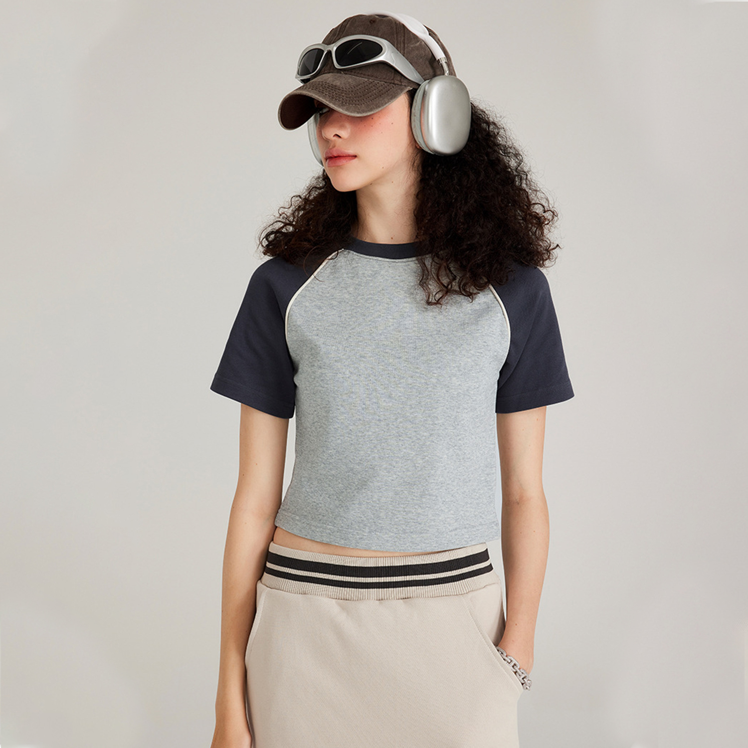 Streetwear Vintage Colorblock Fitted Cropped Gray Tee | HugePOD-1
