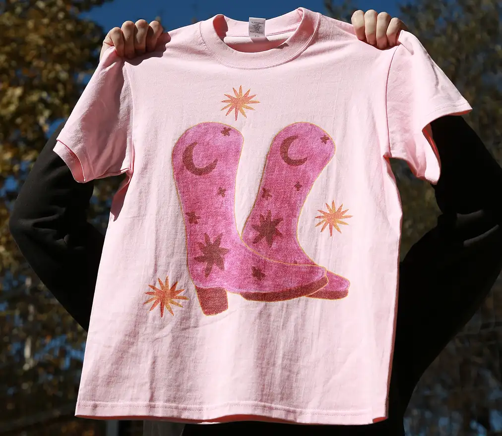 The user is showcasing the high-quality custom T-shirts made by Tapstitch.
