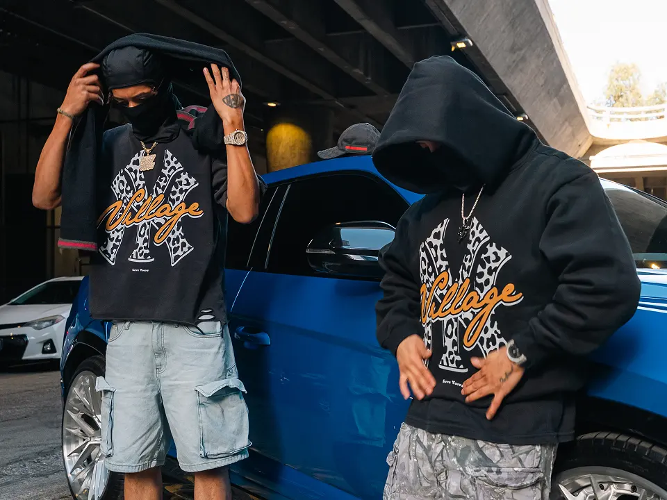 Models wearing fashion dropshipping clothing