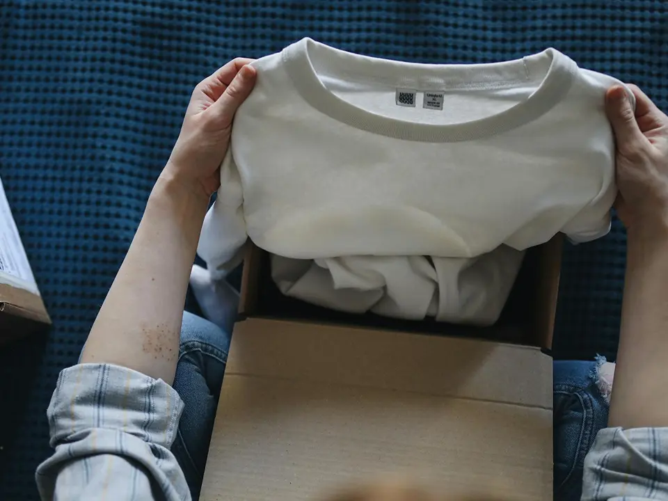  Customer receives an order