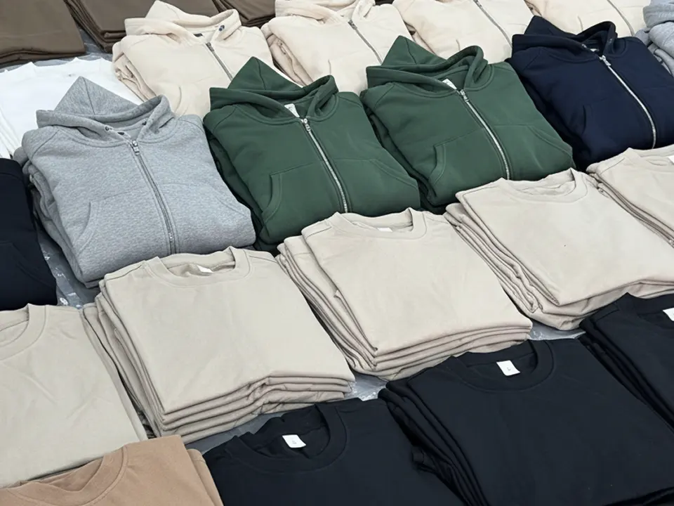  A wide category custom clothingr